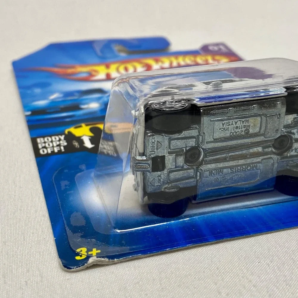 Hot Wheels Mini Morris Pop-Offs 01 of 04 Die-cast 1:64 Model Car Vintage 2006